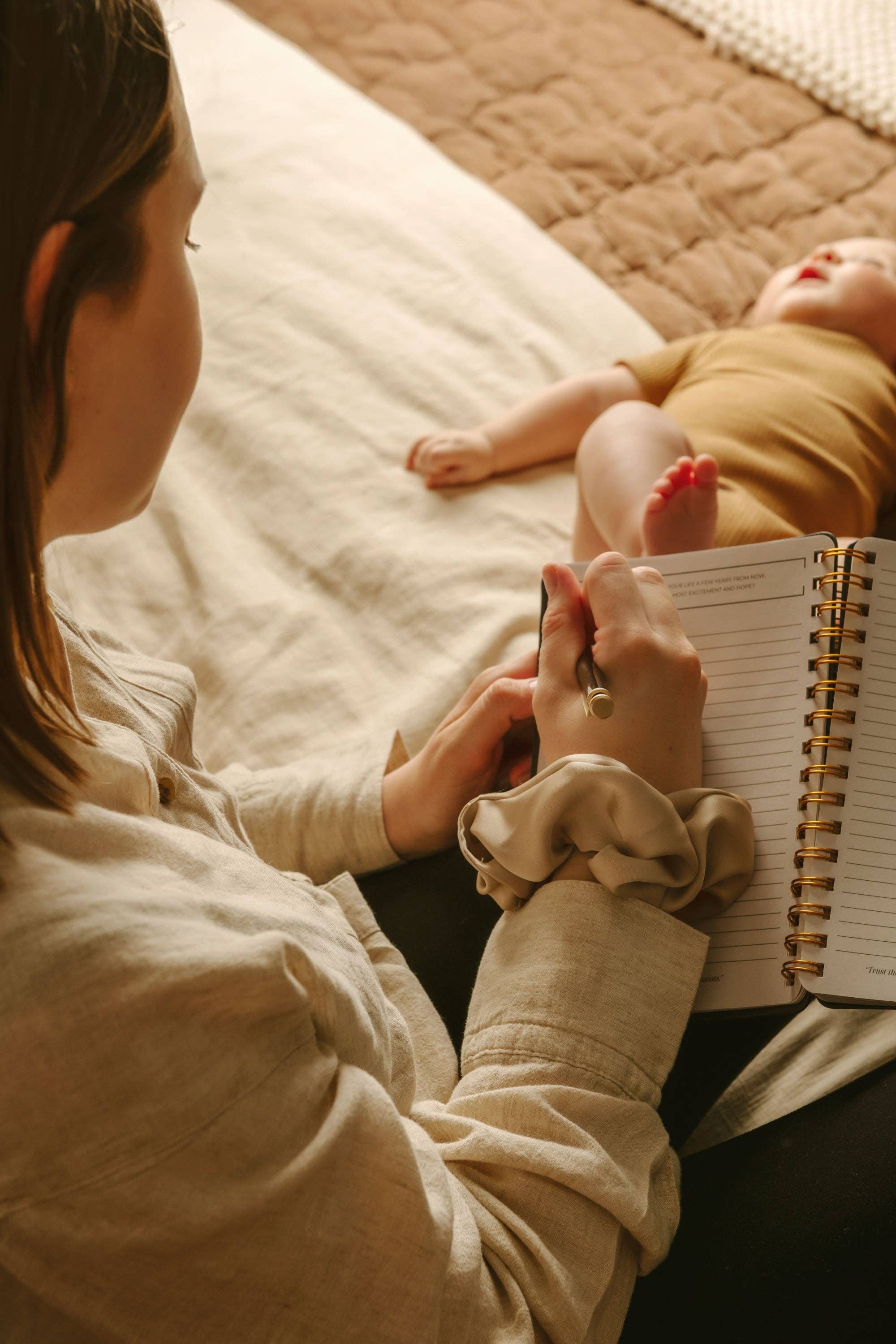 Postpartum Journal: Prompts for Mama, Daily Tracker for Baby